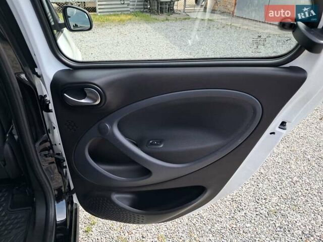 Білий Смарт Forfour, об'ємом двигуна 0 л та пробігом 105 тис. км за 7000 $, фото 22 на Automoto.ua