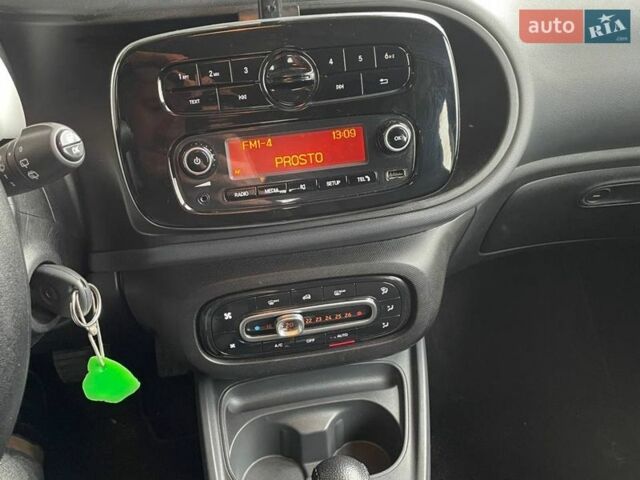 Білий Смарт Forfour, об'ємом двигуна 0 л та пробігом 41 тис. км за 8800 $, фото 11 на Automoto.ua