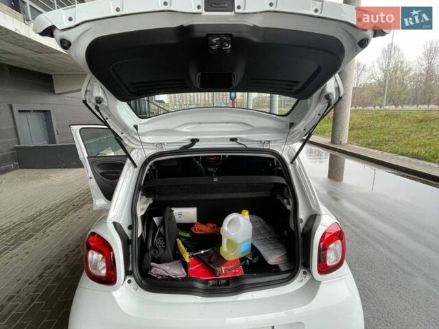 Білий Смарт Forfour, об'ємом двигуна 0 л та пробігом 41 тис. км за 8800 $, фото 10 на Automoto.ua
