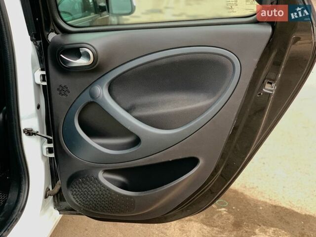 Білий Смарт Forfour, об'ємом двигуна 0 л та пробігом 47 тис. км за 9640 $, фото 27 на Automoto.ua