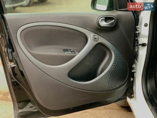 Білий Смарт Forfour, об'ємом двигуна 0 л та пробігом 47 тис. км за 9640 $, фото 12 на Automoto.ua