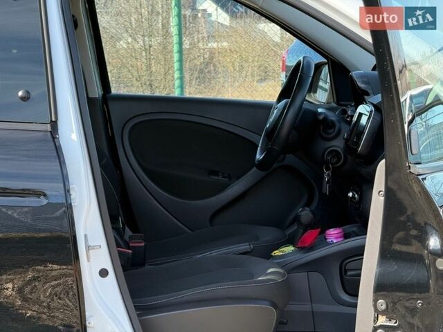 Білий Смарт Forfour, об'ємом двигуна 0 л та пробігом 47 тис. км за 9490 $, фото 28 на Automoto.ua