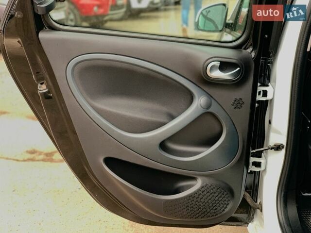 Білий Смарт Forfour, об'ємом двигуна 0 л та пробігом 47 тис. км за 9640 $, фото 23 на Automoto.ua