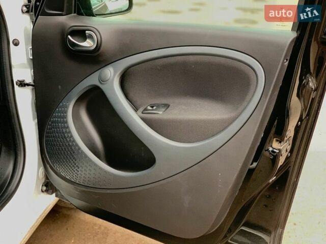 Білий Смарт Forfour, об'ємом двигуна 0 л та пробігом 47 тис. км за 9640 $, фото 29 на Automoto.ua