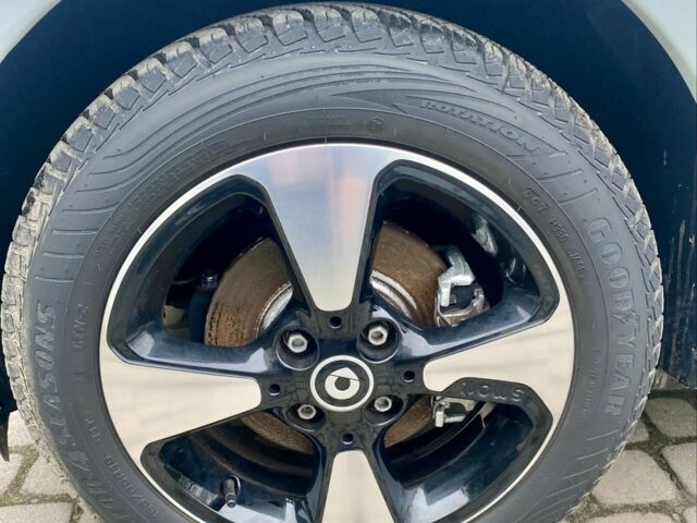 Белый Смарт Форфор, объемом двигателя 0 л и пробегом 25 тыс. км за 9999 $, фото 1 на Automoto.ua