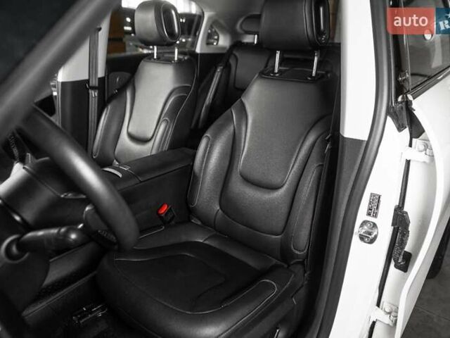 Белый Смарт Форфор, объемом двигателя 0 л и пробегом 56 тыс. км за 18900 $, фото 46 на Automoto.ua