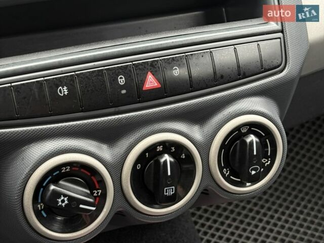 Чорний Смарт Forfour, об'ємом двигуна 1.12 л та пробігом 224 тис. км за 3900 $, фото 15 на Automoto.ua