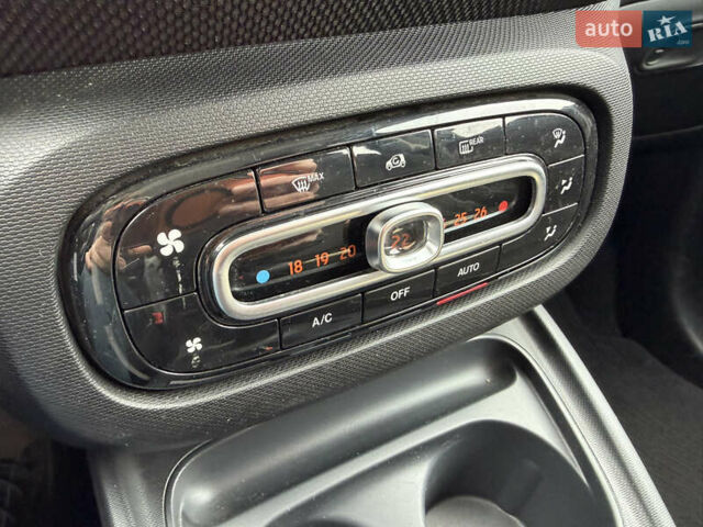 Чорний Смарт Forfour, об'ємом двигуна 1 л та пробігом 86 тис. км за 10790 $, фото 18 на Automoto.ua
