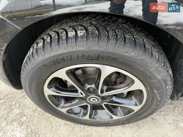Чорний Смарт Forfour, об'ємом двигуна 1 л та пробігом 86 тис. км за 10790 $, фото 8 на Automoto.ua