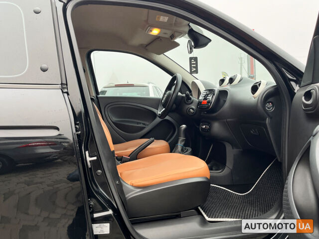 Чорний Смарт Forfour, об'ємом двигуна 1 л та пробігом 68 тис. км за 10890 $, фото 15 на Automoto.ua