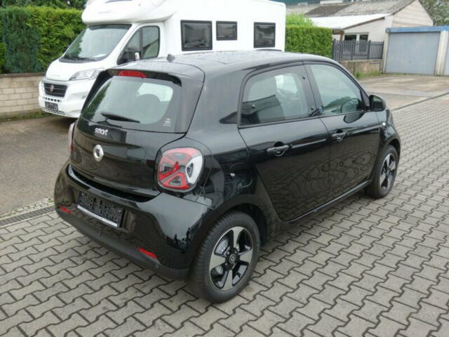 Чорний Смарт Forfour, об'ємом двигуна 0 л та пробігом 1 тис. км за 19000 $, фото 4 на Automoto.ua