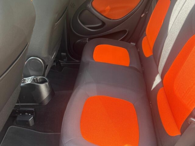 Желтый Смарт Форфор, объемом двигателя 1 л и пробегом 75 тыс. км за 8700 $, фото 4 на Automoto.ua