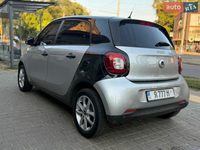 Сірий Смарт Forfour, об'ємом двигуна 1 л та пробігом 145 тис. км за 5900 $, фото 3 на Automoto.ua