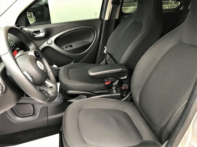 Сірий Смарт Forfour, об'ємом двигуна 0 л та пробігом 10 тис. км за 17000 $, фото 13 на Automoto.ua