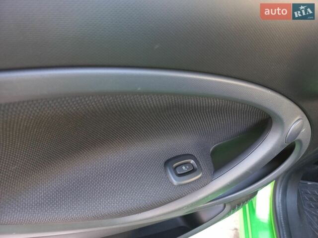 Зелений Смарт Forfour, об'ємом двигуна 0 л та пробігом 61 тис. км за 7800 $, фото 16 на Automoto.ua