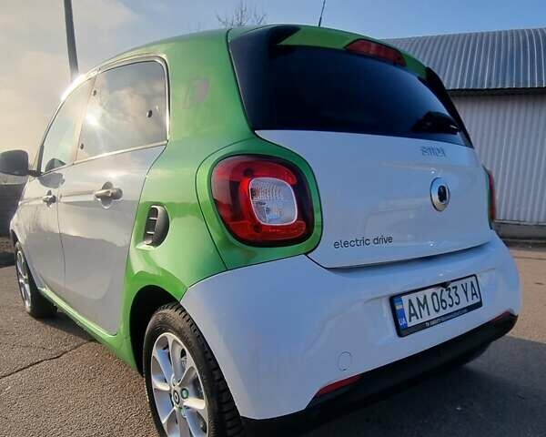 Зелений Смарт Forfour, об'ємом двигуна 0 л та пробігом 32 тис. км за 9800 $, фото 10 на Automoto.ua