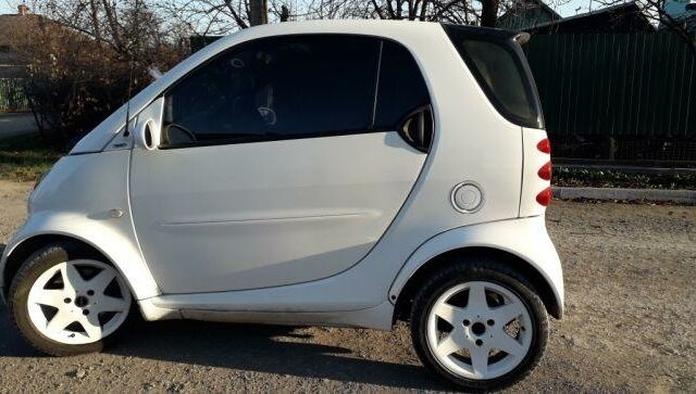 Білий Смарт Fortwo, об'ємом двигуна 0.6 л та пробігом 130 тис. км за 3800 $, фото 2 на Automoto.ua