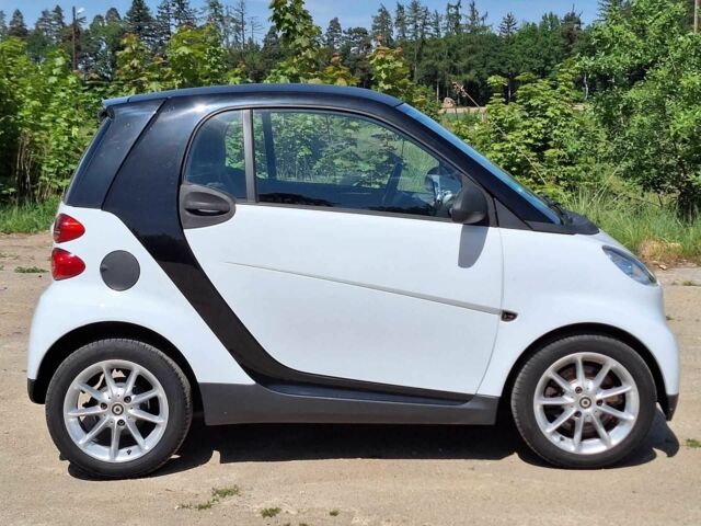 Білий Смарт Fortwo, об'ємом двигуна 1 л та пробігом 135 тис. км за 3500 $, фото 4 на Automoto.ua