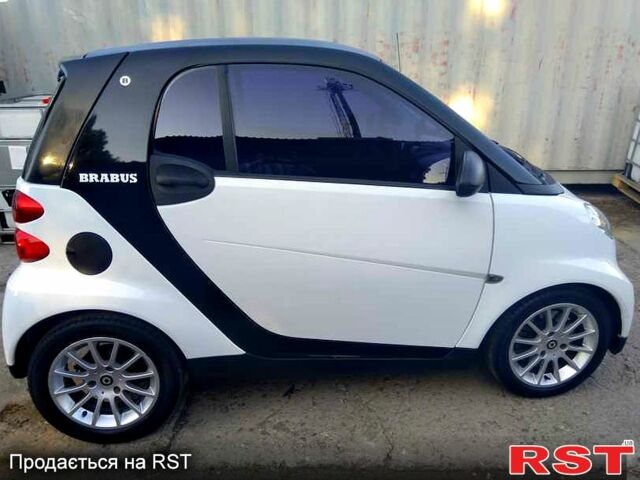 Белый Смарт Форту, объемом двигателя 1 л и пробегом 127 тыс. км за 4500 $, фото 2 на Automoto.ua