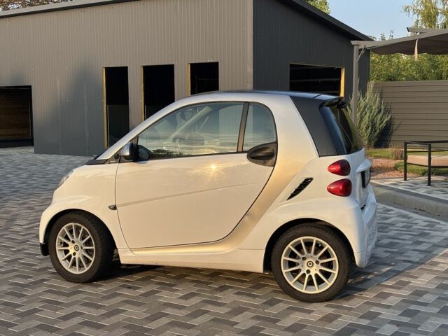 Білий Смарт Fortwo, об'ємом двигуна 1 л та пробігом 235 тис. км за 4513 $, фото 3 на Automoto.ua