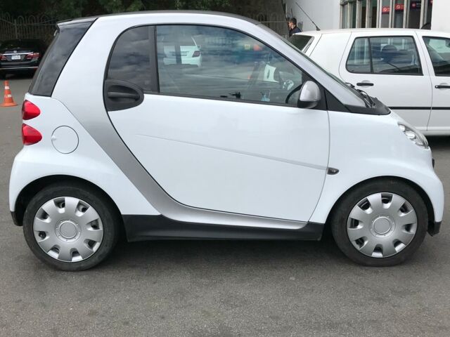 Білий Смарт Fortwo, об'ємом двигуна 1 л та пробігом 86 тис. км за 5900 $, фото 6 на Automoto.ua