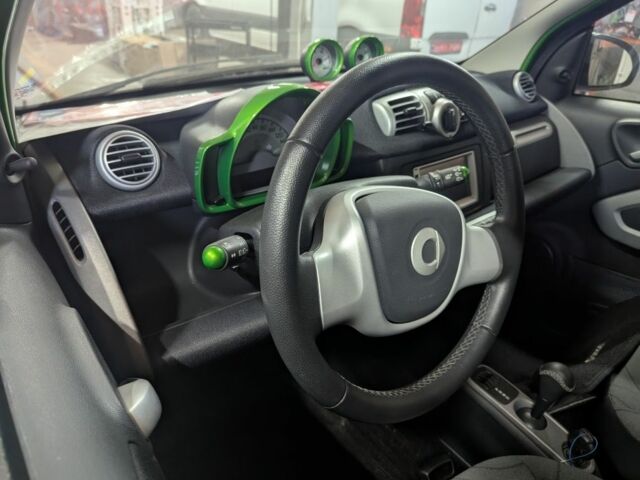 Белый Смарт Форту, объемом двигателя 0 л и пробегом 17 тыс. км за 2500 $, фото 5 на Automoto.ua