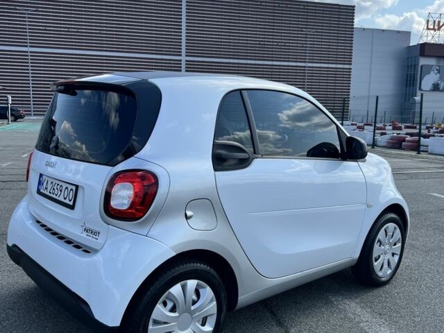 Білий Смарт Fortwo, об'ємом двигуна 0.9 л та пробігом 76 тис. км за 8568 $, фото 5 на Automoto.ua