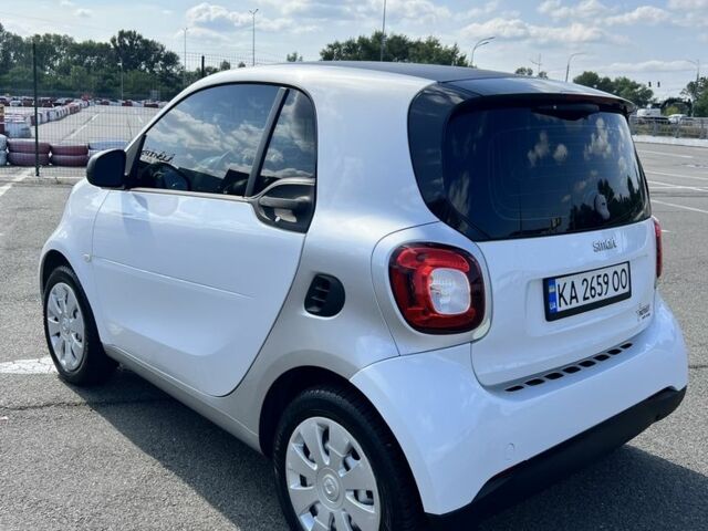Білий Смарт Fortwo, об'ємом двигуна 0.9 л та пробігом 76 тис. км за 8568 $, фото 2 на Automoto.ua