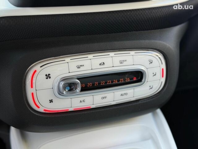 Білий Смарт Fortwo, об'ємом двигуна 0 л та пробігом 29 тис. км за 10490 $, фото 20 на Automoto.ua