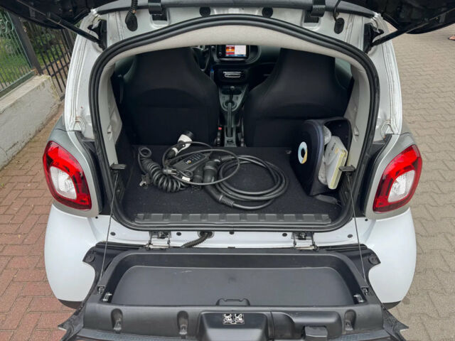 Білий Смарт Fortwo, об'ємом двигуна 0 л та пробігом 50 тис. км за 7071 $, фото 9 на Automoto.ua