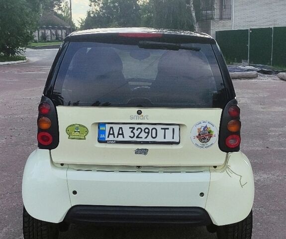 Білий Смарт Fortwo, об'ємом двигуна 0.6 л та пробігом 168 тис. км за 3200 $, фото 1 на Automoto.ua