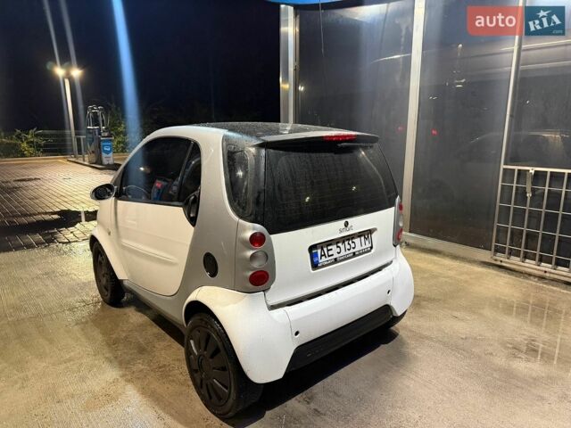 Білий Смарт Fortwo, об'ємом двигуна 0.6 л та пробігом 228 тис. км за 1500 $, фото 3 на Automoto.ua