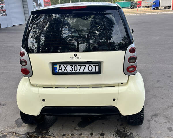 Білий Смарт Fortwo, об'ємом двигуна 0.7 л та пробігом 212 тис. км за 3400 $, фото 6 на Automoto.ua