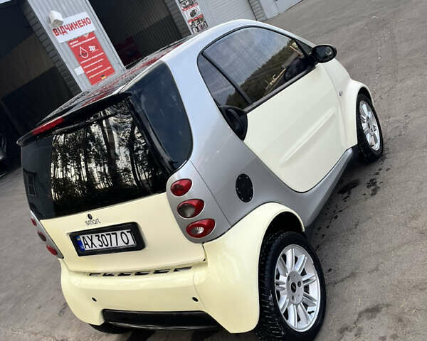 Білий Смарт Fortwo, об'ємом двигуна 0.7 л та пробігом 212 тис. км за 3400 $, фото 4 на Automoto.ua