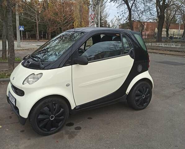 Білий Смарт Fortwo, об'ємом двигуна 0.7 л та пробігом 141 тис. км за 3200 $, фото 5 на Automoto.ua