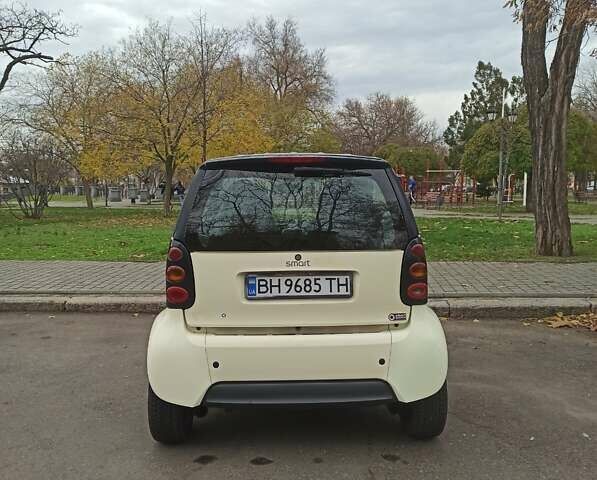 Білий Смарт Fortwo, об'ємом двигуна 0.7 л та пробігом 141 тис. км за 3200 $, фото 4 на Automoto.ua
