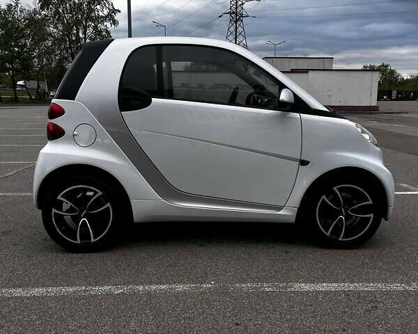 Білий Смарт Fortwo, об'ємом двигуна 1 л та пробігом 159 тис. км за 4500 $, фото 6 на Automoto.ua