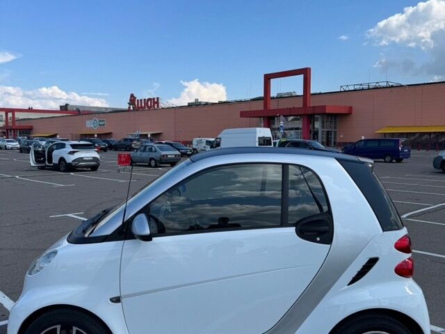 Білий Смарт Fortwo, об'ємом двигуна 1 л та пробігом 171 тис. км за 3900 $, фото 4 на Automoto.ua