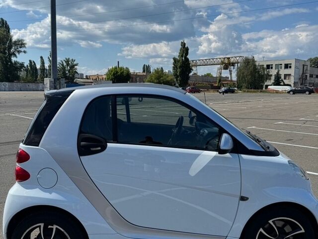 Білий Смарт Fortwo, об'ємом двигуна 1 л та пробігом 171 тис. км за 3900 $, фото 3 на Automoto.ua