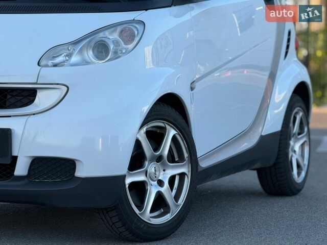 Білий Смарт Fortwo, об'ємом двигуна 1 л та пробігом 206 тис. км за 5350 $, фото 2 на Automoto.ua