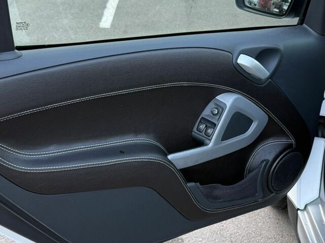 Білий Смарт Fortwo, об'ємом двигуна 1 л та пробігом 160 тис. км за 4900 $, фото 10 на Automoto.ua