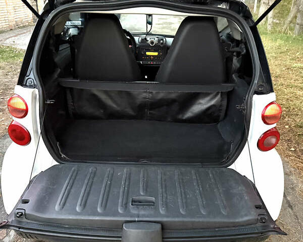 Білий Смарт Fortwo, об'ємом двигуна 1 л та пробігом 133 тис. км за 5200 $, фото 9 на Automoto.ua