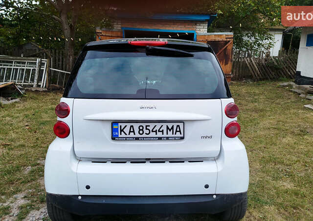 Білий Смарт Fortwo, об'ємом двигуна 1 л та пробігом 132 тис. км за 5600 $, фото 1 на Automoto.ua