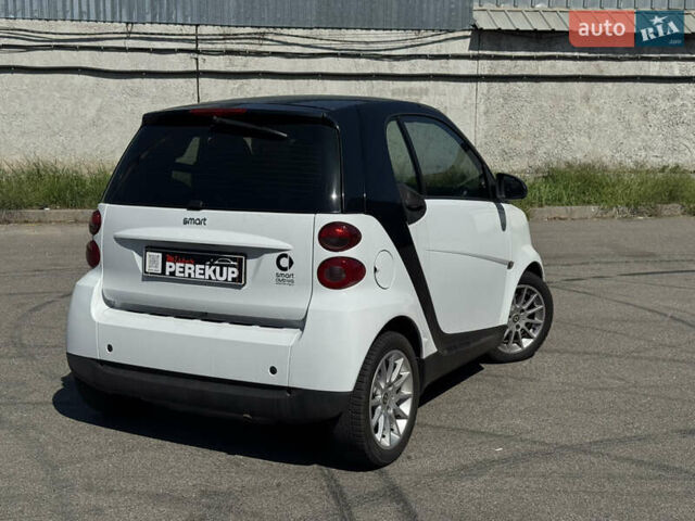 Білий Смарт Fortwo, об'ємом двигуна 1 л та пробігом 130 тис. км за 5800 $, фото 4 на Automoto.ua
