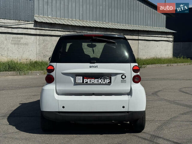 Білий Смарт Fortwo, об'ємом двигуна 1 л та пробігом 130 тис. км за 5800 $, фото 3 на Automoto.ua