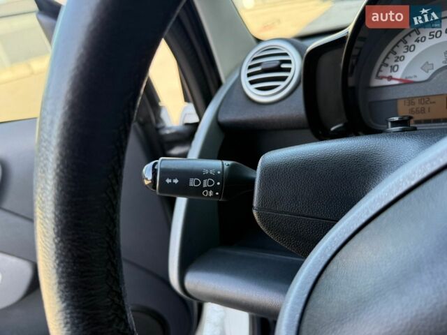 Білий Смарт Fortwo, об'ємом двигуна 1 л та пробігом 130 тис. км за 5399 $, фото 9 на Automoto.ua
