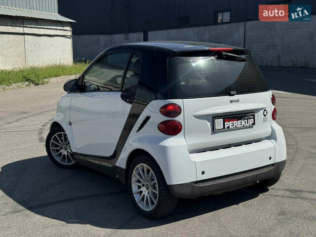 Білий Смарт Fortwo, об'ємом двигуна 1 л та пробігом 130 тис. км за 5800 $, фото 5 на Automoto.ua