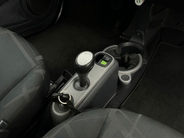 Білий Смарт Fortwo, об'ємом двигуна 1 л та пробігом 131 тис. км за 2800 $, фото 22 на Automoto.ua