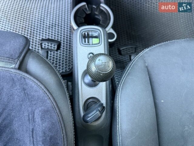 Білий Смарт Fortwo, об'ємом двигуна 1 л та пробігом 130 тис. км за 5399 $, фото 12 на Automoto.ua