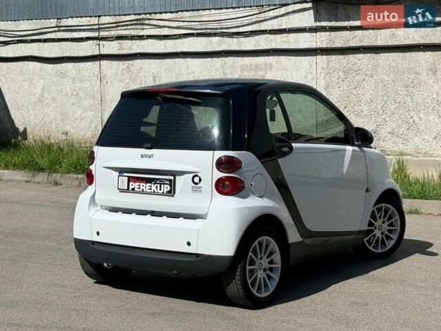 Білий Смарт Fortwo, об'ємом двигуна 1 л та пробігом 130 тис. км за 5399 $, фото 5 на Automoto.ua